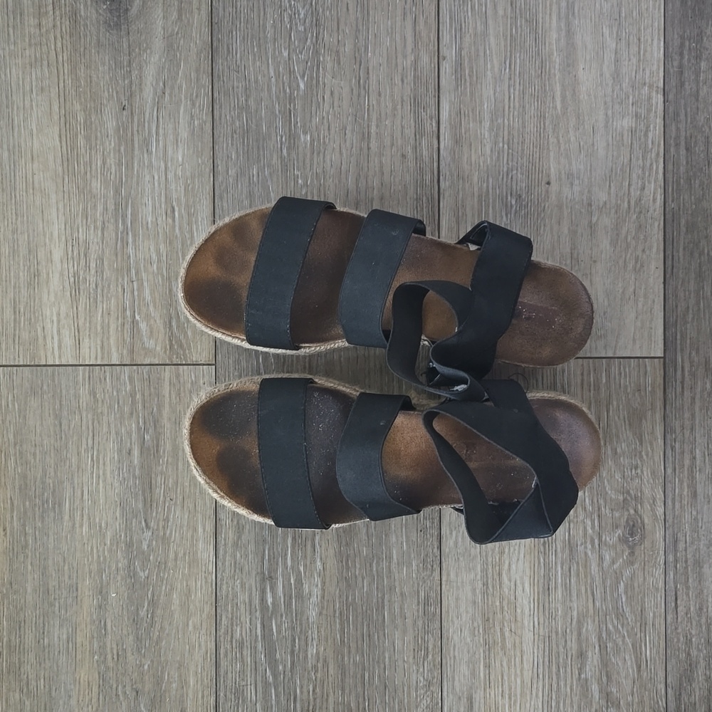 STEVE MADDEN SLIP ON SHOES.